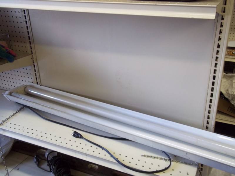 lot 20 image: 4 Shop light