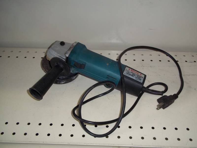 lot 30 image: Hand 4-12 angle  grinder
