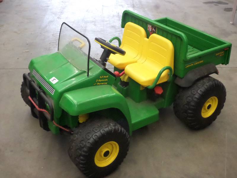 lot 5 image: John Deere Gator Battery Powered Ca...