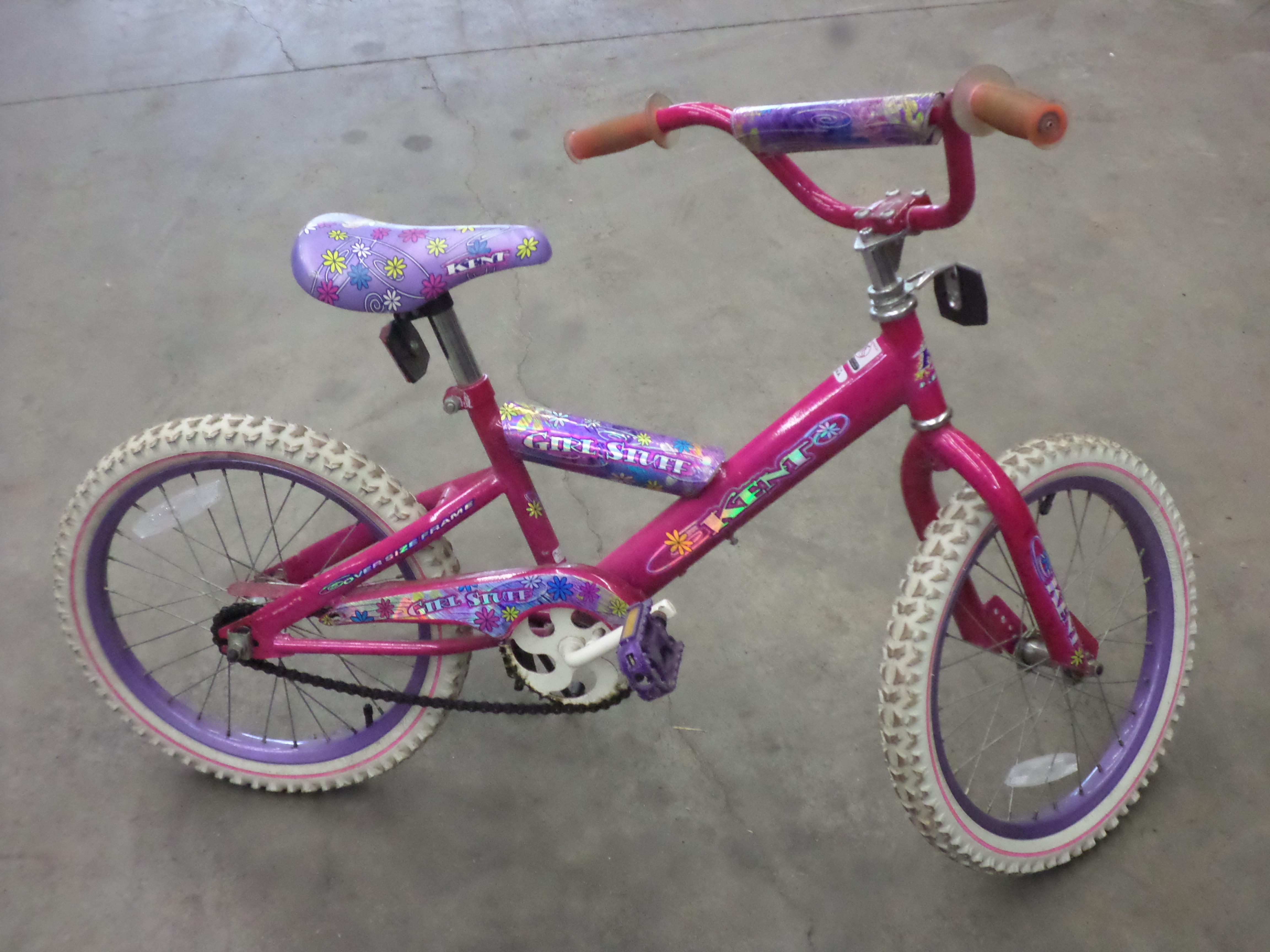 lot 7 image: Kent Girls Stuff Bicycle ...
