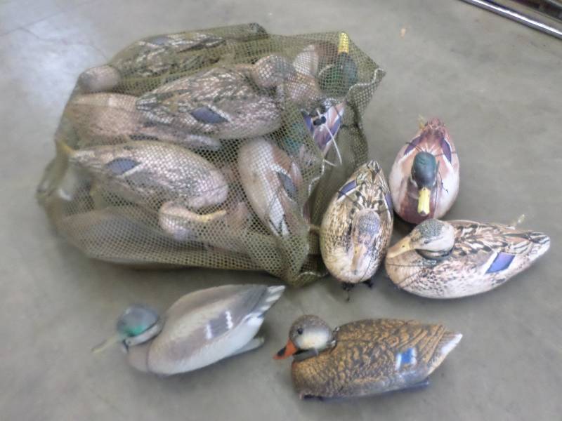 lot 84 image: Bag Full Of (2) Styles Of Floating ...