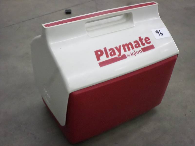 lot 96 image: Igloo Playmate Lunch Cooler ...