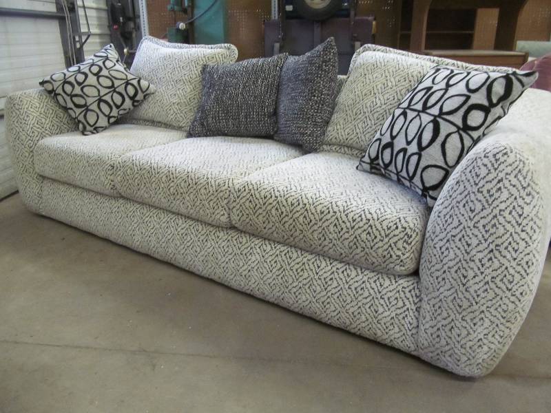 lot 169 image: Sofa