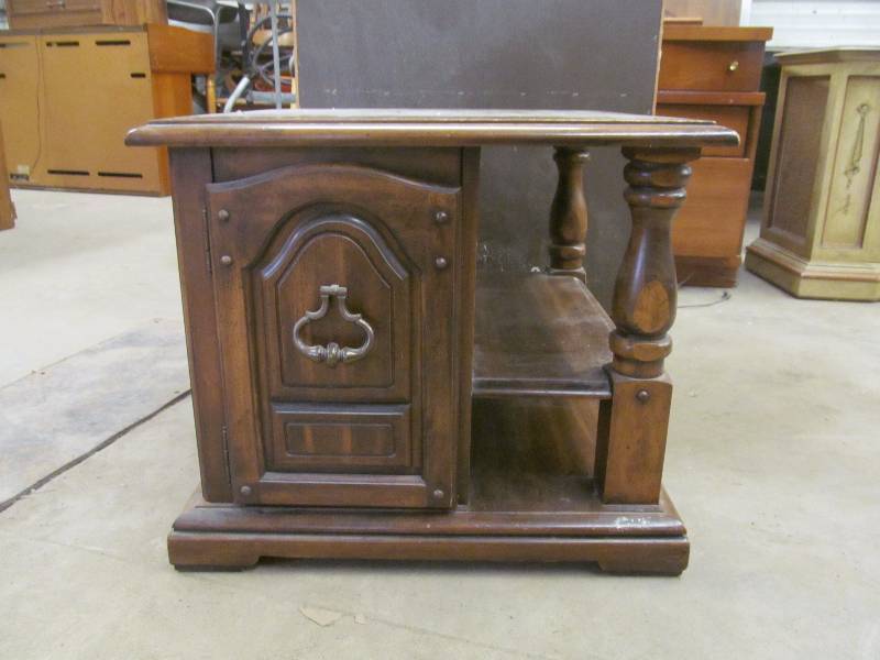 lot 175 image: End table