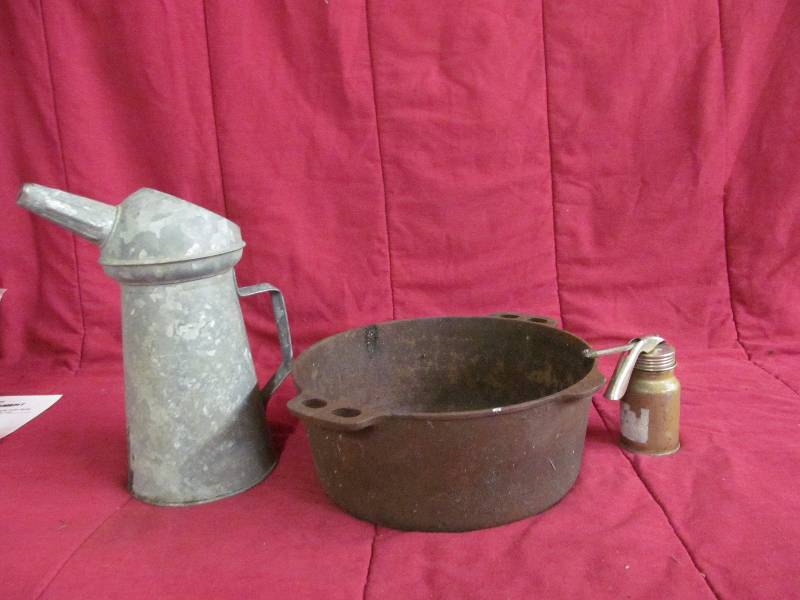 lot 189 image: Vintage Oil Cans