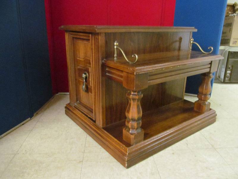lot 193 image: End Table