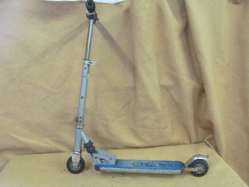 lot 6 image: Scooter