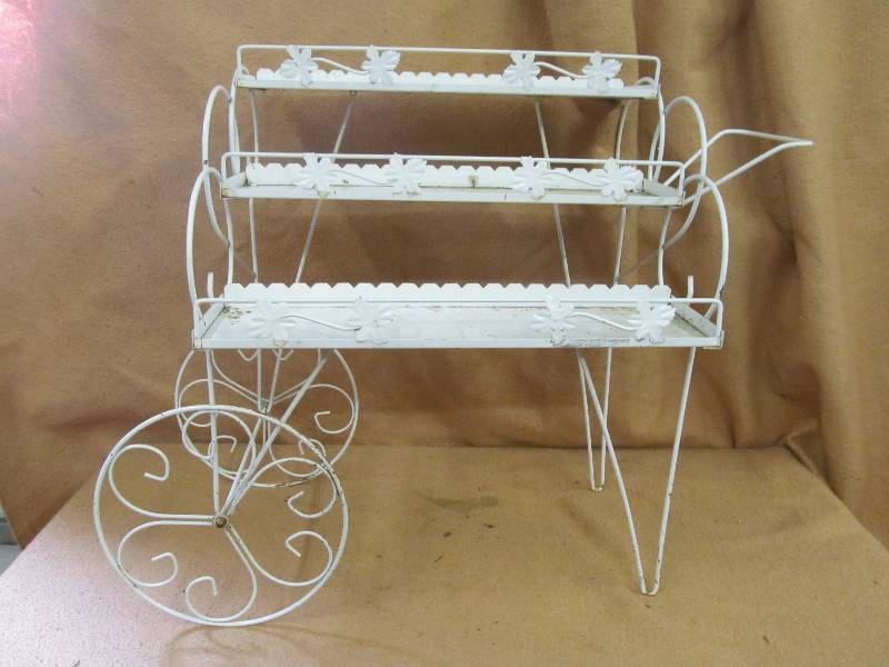 lot 13 image: Plant Stand