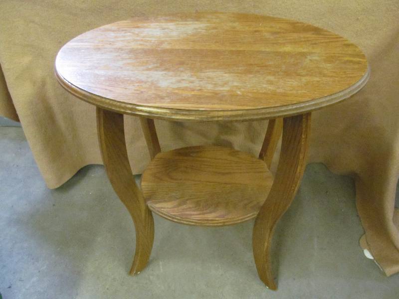 lot 31 image: End Table