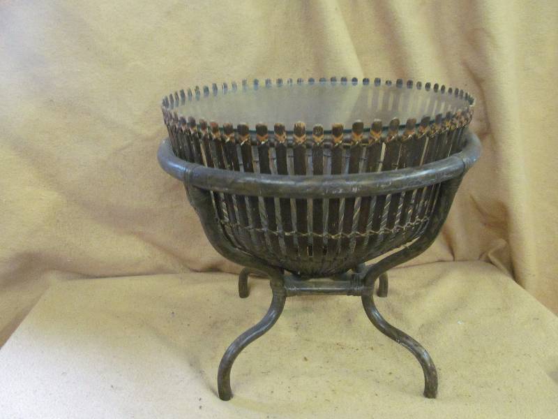 lot 36 image: End Table