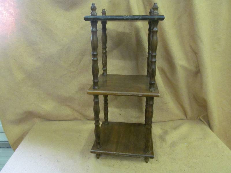 lot 38 image: Shelf