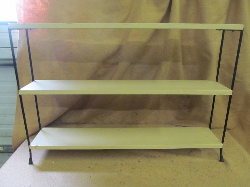 lot 46 image: Shelf