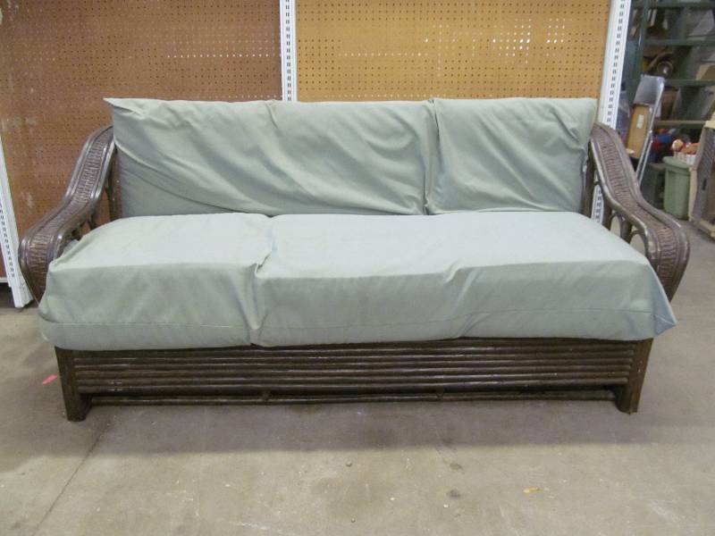 lot 68 image: Sofa