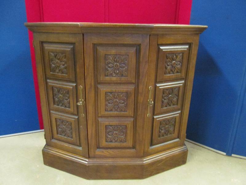 lot 72 image: Hall Cabinet