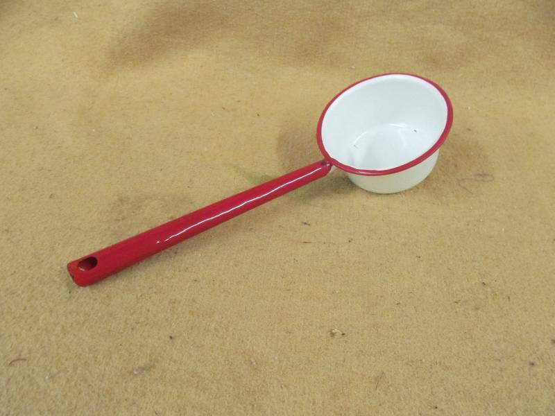 lot 100 image: Vintage dipper