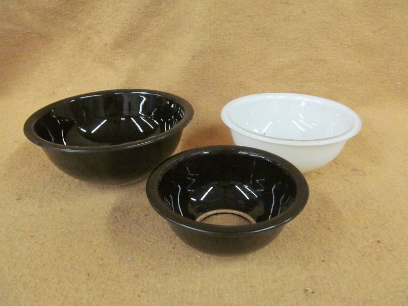 lot 112 image: Mixing Bowls