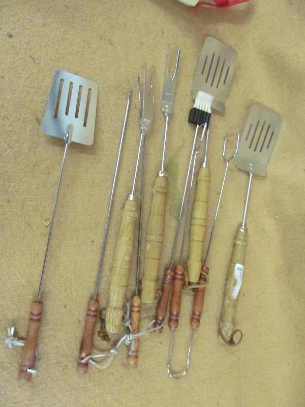 lot 118 image: Grilling tools