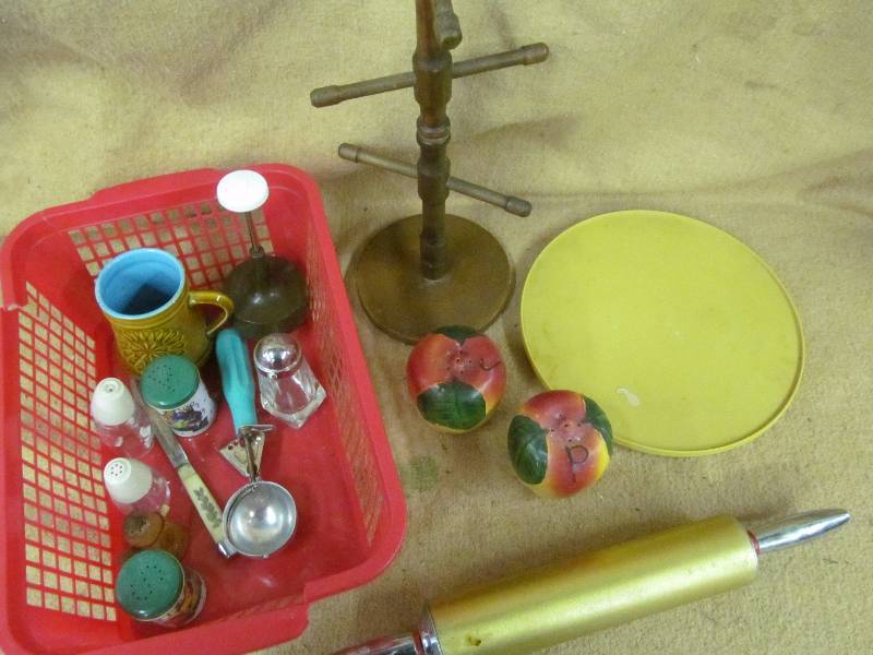 lot 138 image: Vintage kitchen supplies