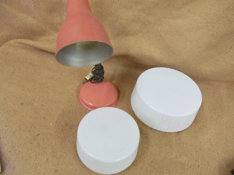 lot 146 image: Vintage lamp