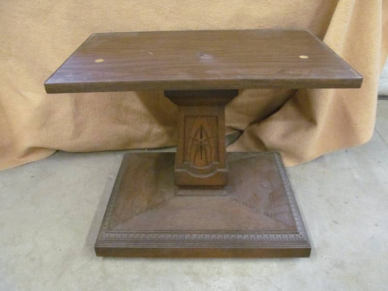 lot 165 image: End Table