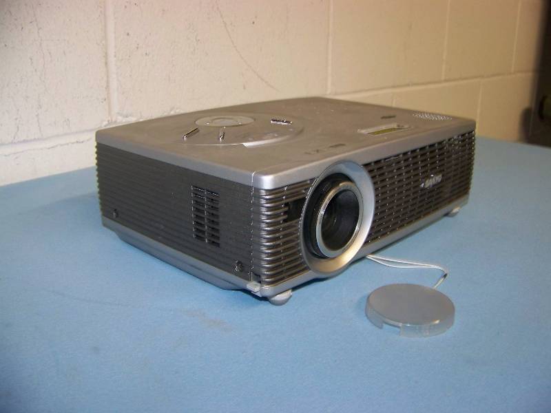 lot 9 image: Sanyo, PLC-SW35, LCD Projector