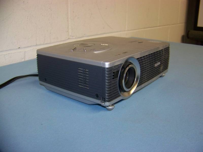 lot 10 image: Sanyo, PLC-SW30, LCD Projector