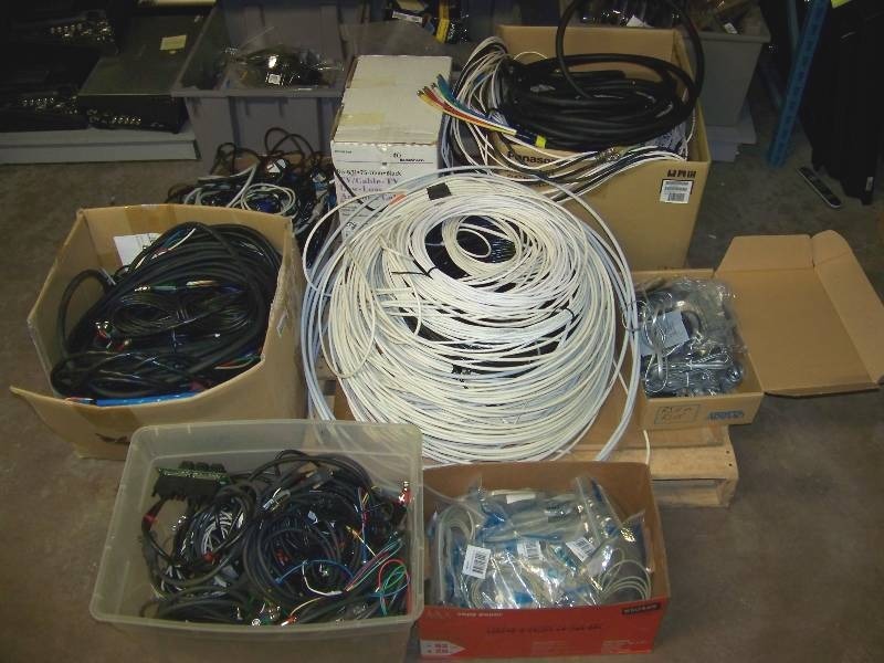 lot 61 image: Large lot of miscellaneous Cables