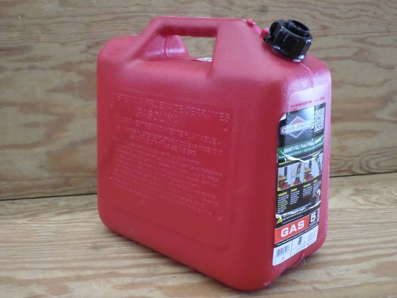 New Briggs & Stratton 5-Gallon Gaso...