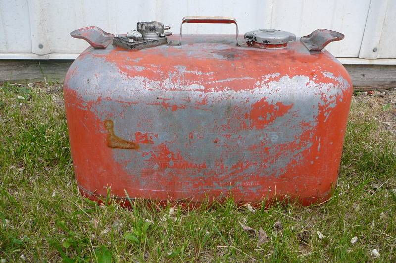 lot 48 image: Boat Gas Tank 6 gal