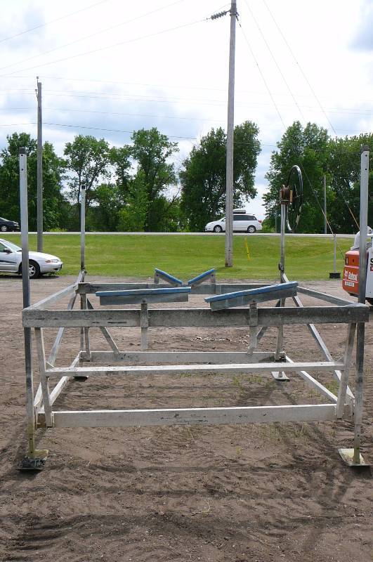 lot 34 image: Shore master alum Cantilver Boat Lift 1200 lbs Capacity X 84 wide (1999) 1 Leg needs to be welded