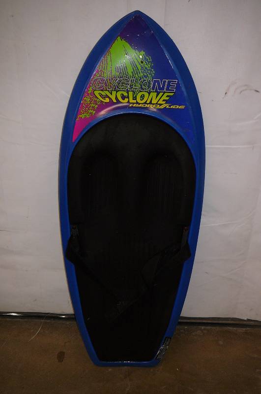 lot 37 image: Cyclone Hydro Slide Knee Board