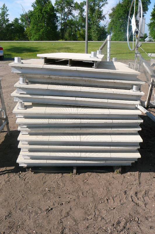 lot 39 image: Interlock Portable Staging System
