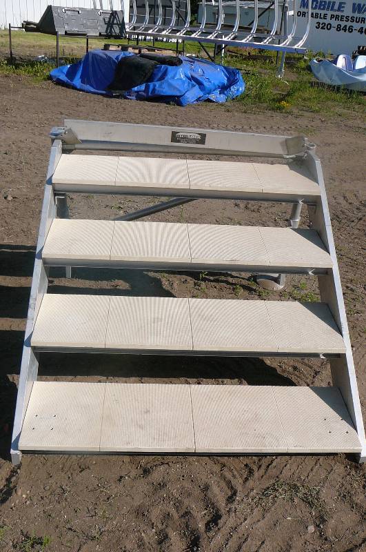lot 41 image: Steps