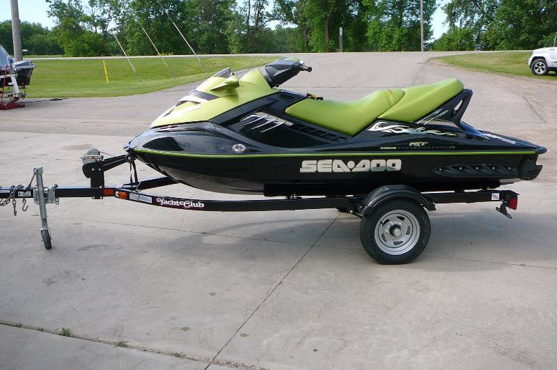 lot 2 image: PWC Package 2005 Sea Doo Trailer 2011