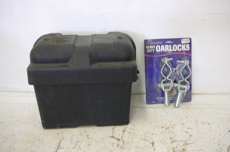 lot 11 image: Heavy Duty Oar Locks 58 Post Stearns