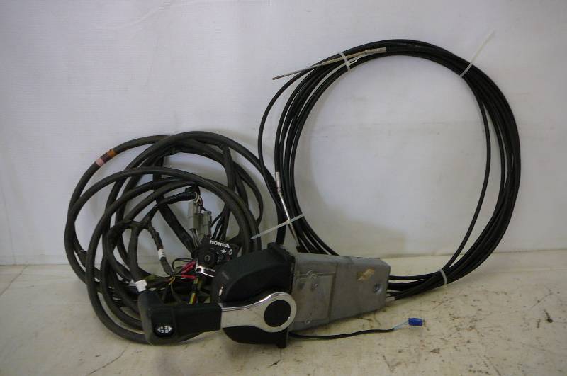 lot 14 image: Honda Controls out Board Motor and wiring out of Pontoon never used