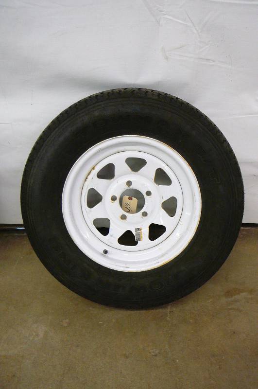lot 29 image: Trailer Wheel and Tire ST 20575 R 15 6PR PowerKing Towmax ST LOOKS NEW