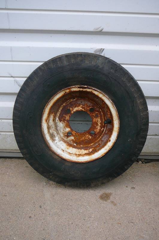 lot 52 image: Wheel & Tire