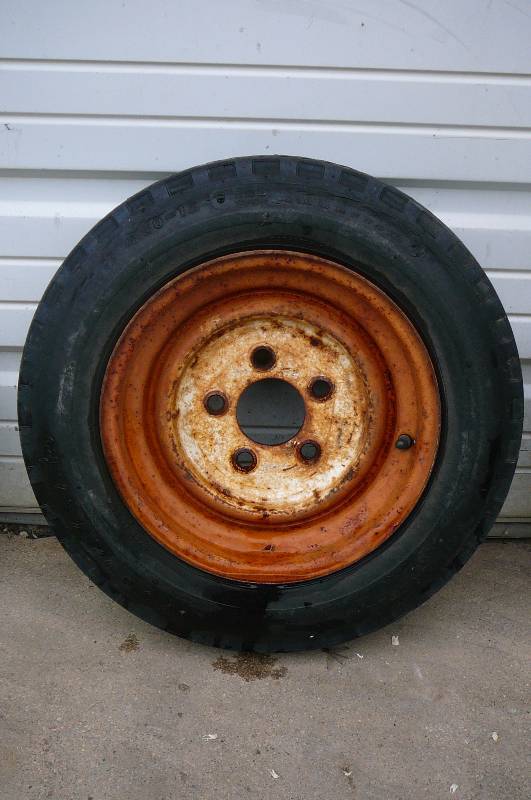 lot 53 image: Wheel & Tire