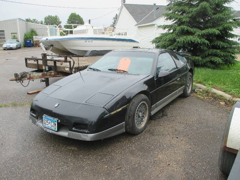 lot 4 image: Fiero