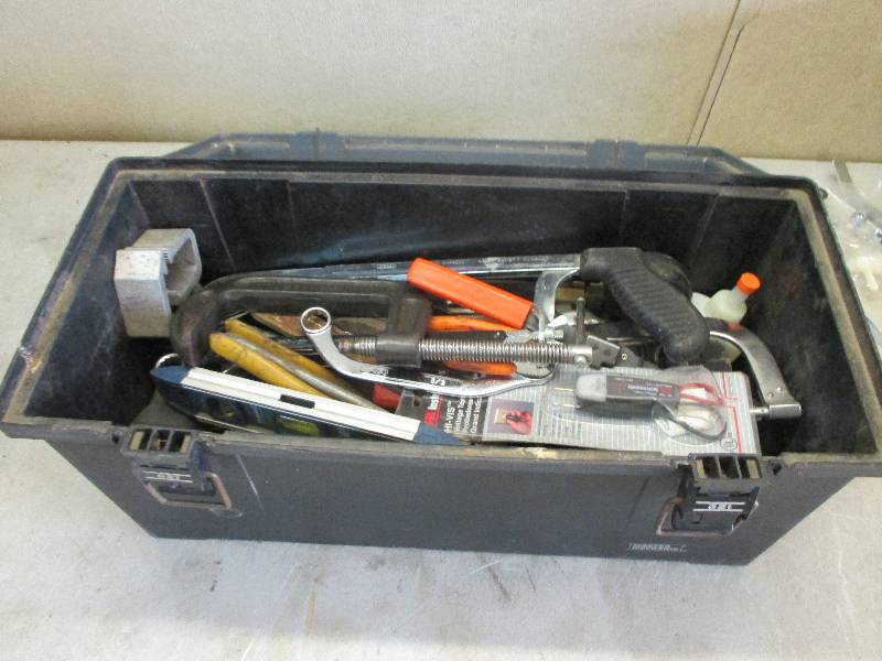 lot 11 image: Toolbox and tools