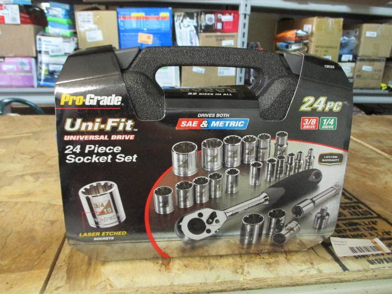 lot 14 image: New socket set
