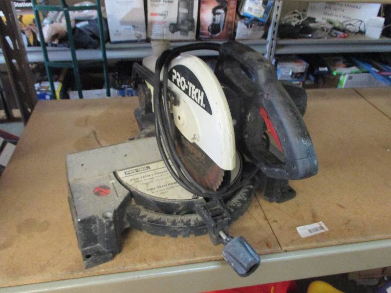 lot 16 image: Miter saw
