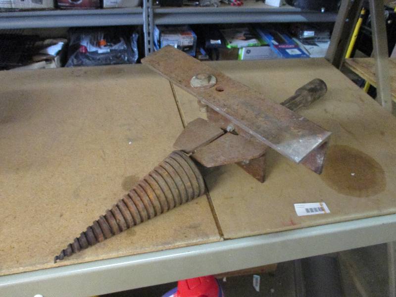 lot 17 image: Antique log splitter