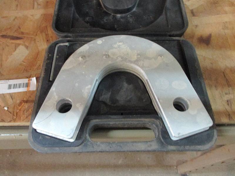 lot 24 image: Gorilla ladder brackets