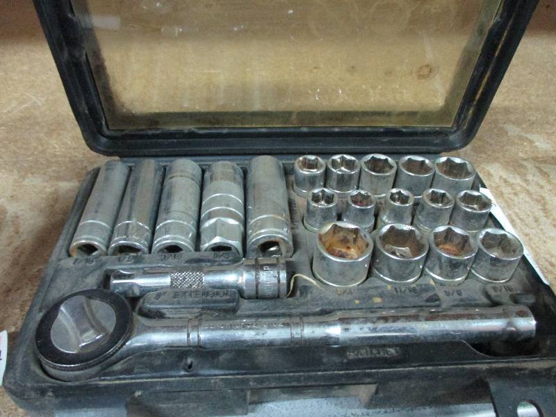 lot 31 image: Std socket set