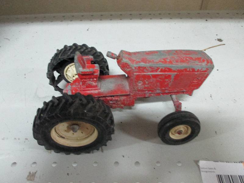 lot 36 image: Toy tractor