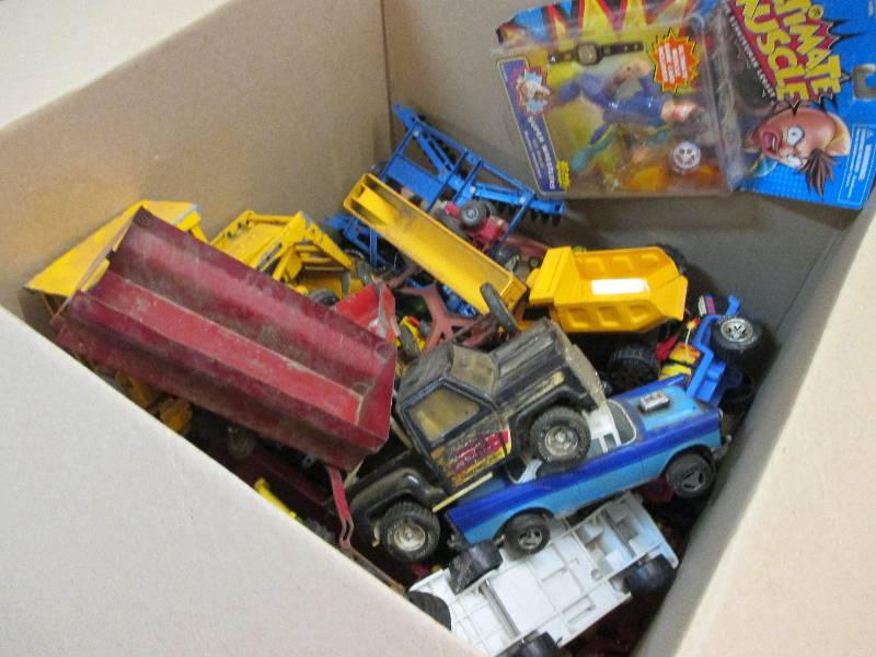 lot 40 image: box of toys