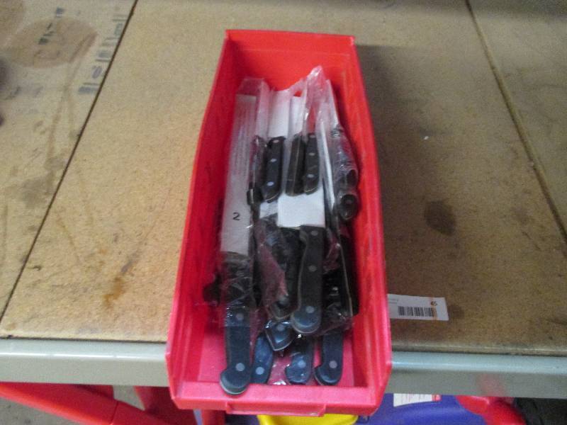 lot 45 image: New Knives