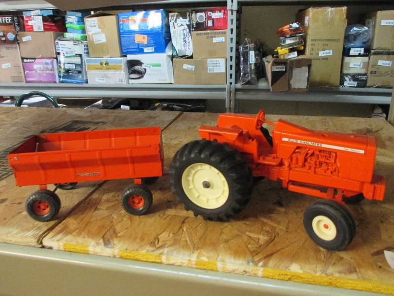 lot 64 image: Allis tractor